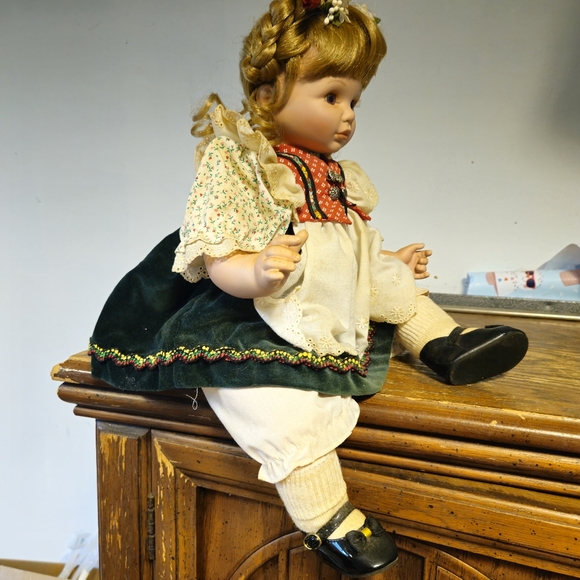 Vintage and Rare Hansel and Gretel Porcelain Dolls - Picture 16 of 16